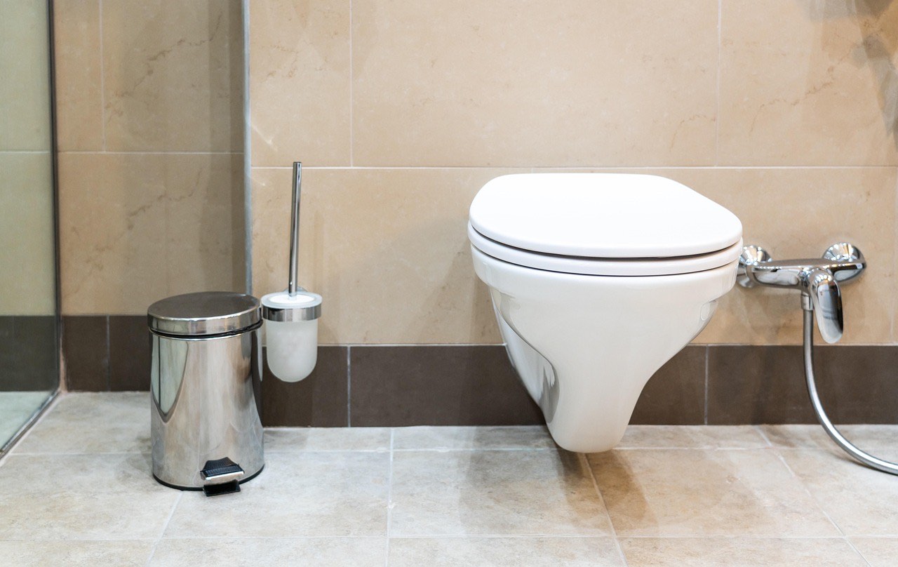 Shower Repairs plumber carrying out shower repair in London